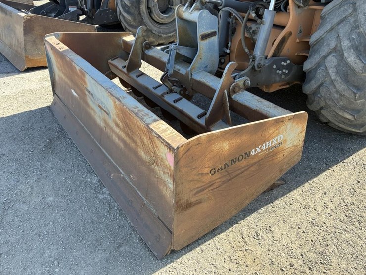 2009-case-570m-xt-image-15