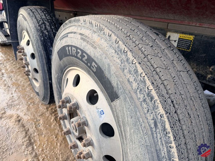 2018-mack-granite-gu713-image-13