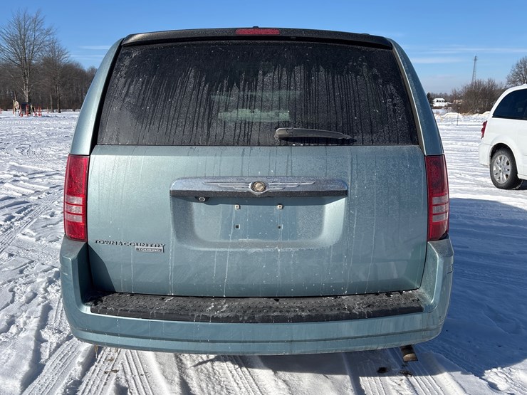 2008-chrysler-town-&-country-image-9