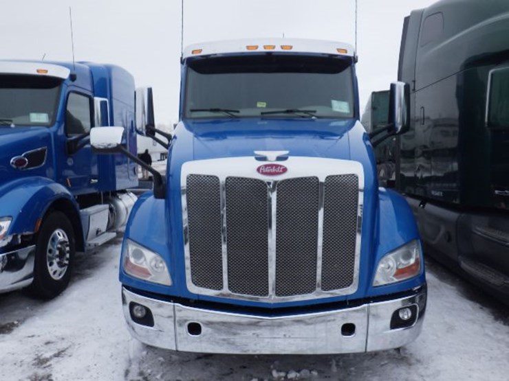 2020-peterbilt-579-image-2