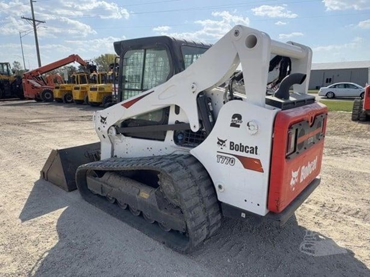 2022-bobcat-t770-image-3