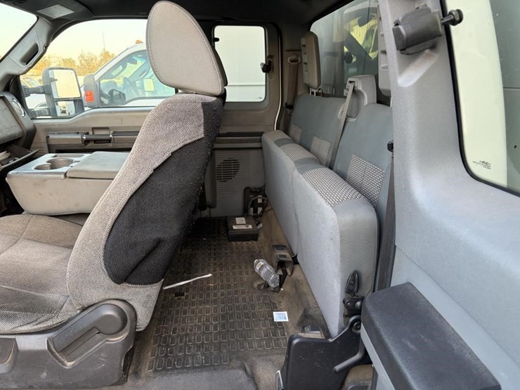 2011-ford-f550-image-11