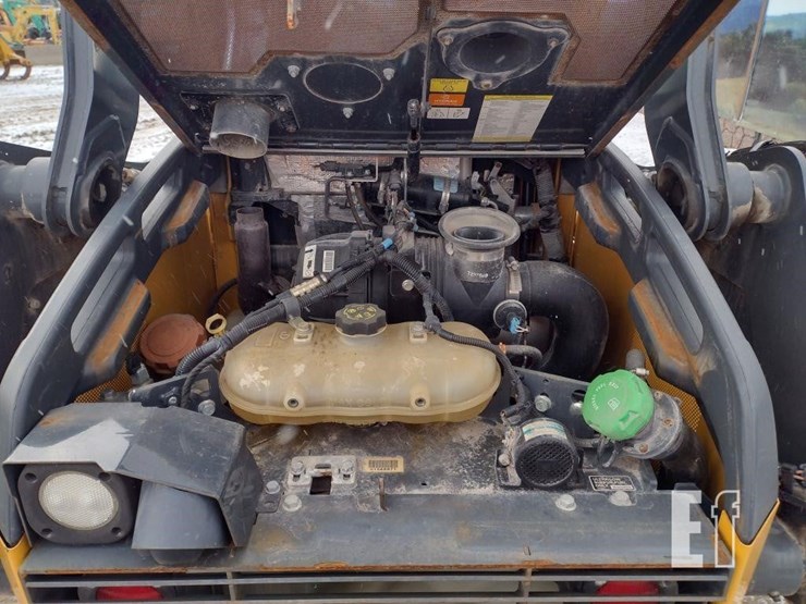 2021-deere-325g-image-36