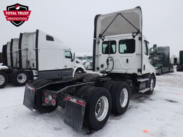 2021-freightliner-cascadia-116-image-7