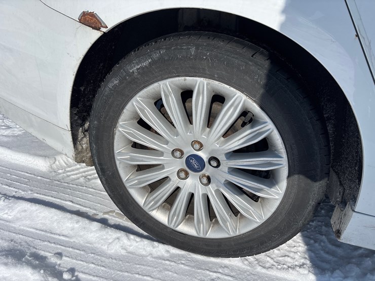 #1119-•-2016-ford-fusion-hybrid-passenger-car-image-16