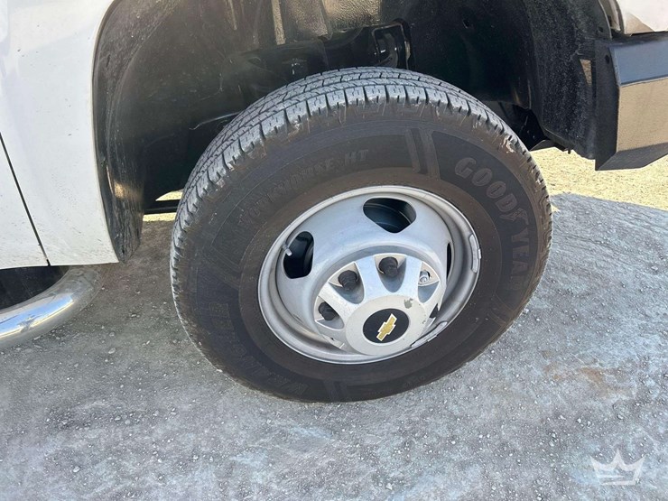 2014-chevrolet-silverado-3500-image-36