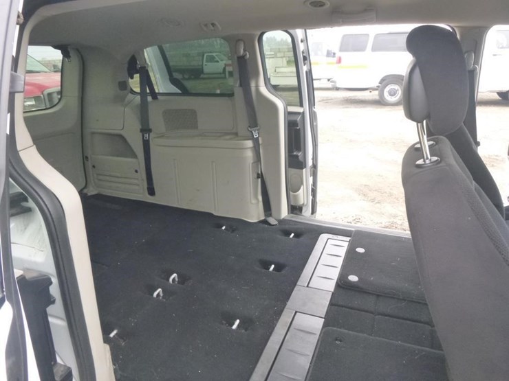 2014-dodge-grand-caravan-image-11