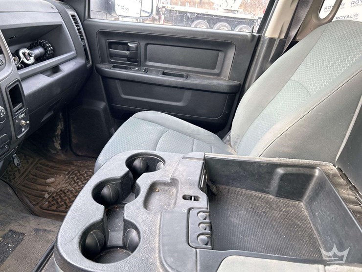 2017-dodge-3500-image-19