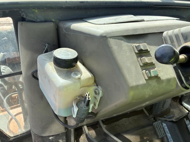 2009-case-570m-xt-image-24