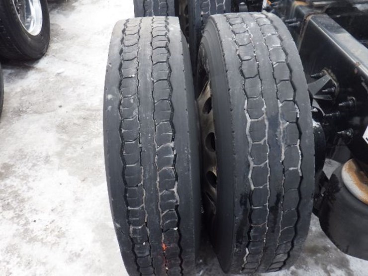 2019-peterbilt-579-image-18