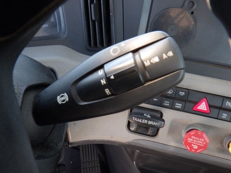 2019-freightliner-cascadia-116-image-13