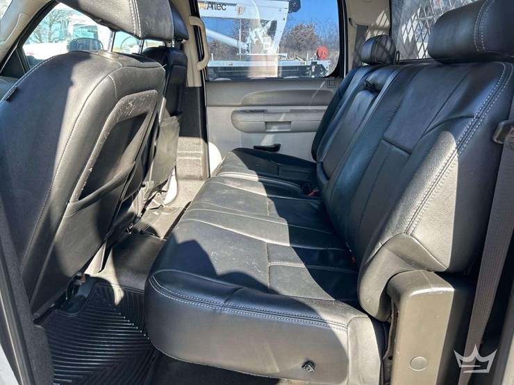 2014-chevrolet-silverado-3500-image-18