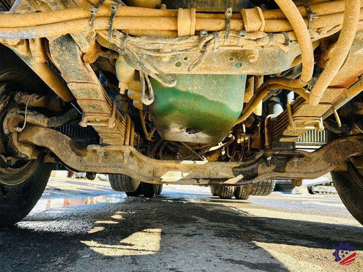 2011-volvo-truck-vhd-tri-axle-dump-truck-image-129