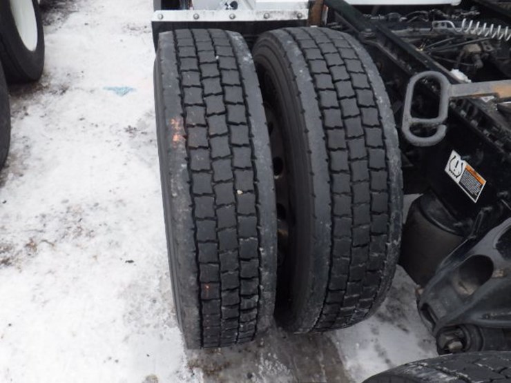 2021-peterbilt-579-image-16