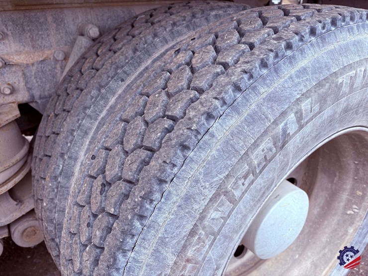 2016-kenworth-t800-image-17