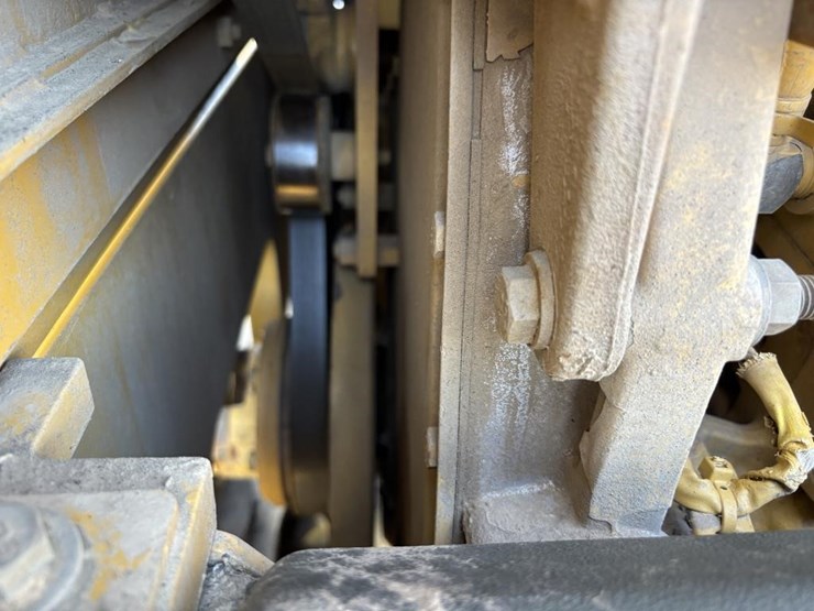 2005-caterpillar-143h-image-54