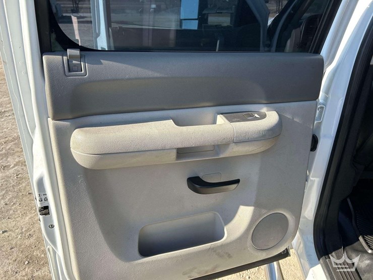 2014-chevrolet-silverado-3500-image-17