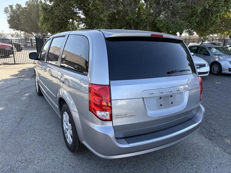 2014-dodge-grand-caravan-image-2