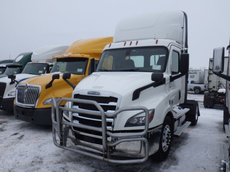 2020-freightliner-cascadia-116-image-3