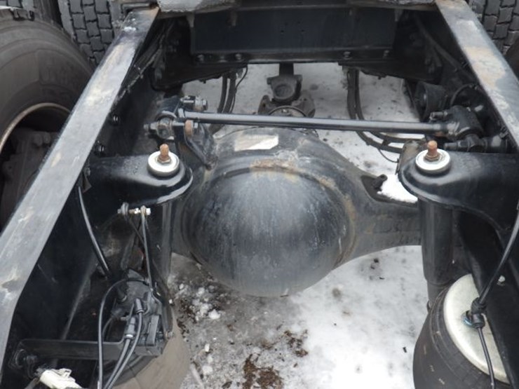 2021-peterbilt-579-image-13