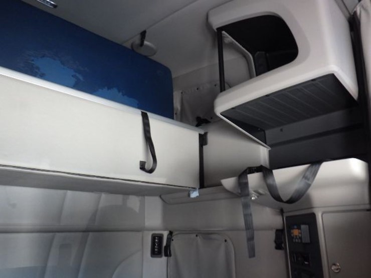 2021-peterbilt-579-image-8