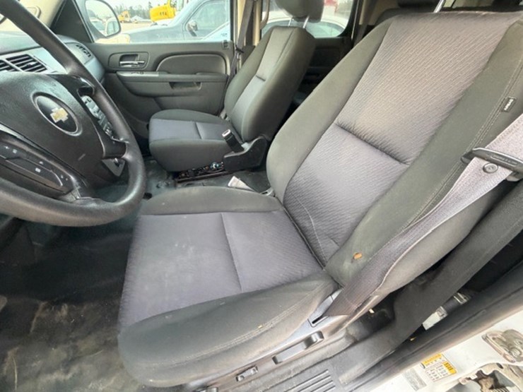 2012-chevrolet-tahoe-image-32