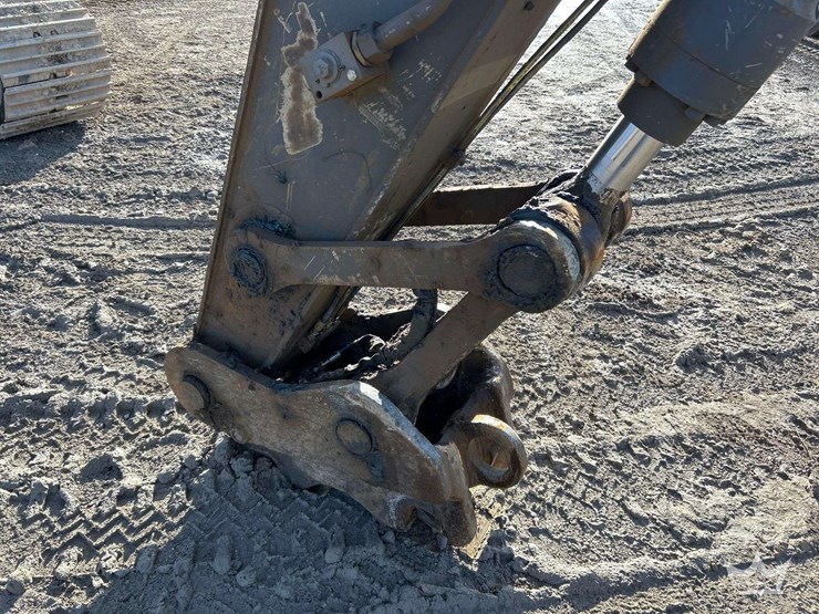 2013-deere-210g-image-22