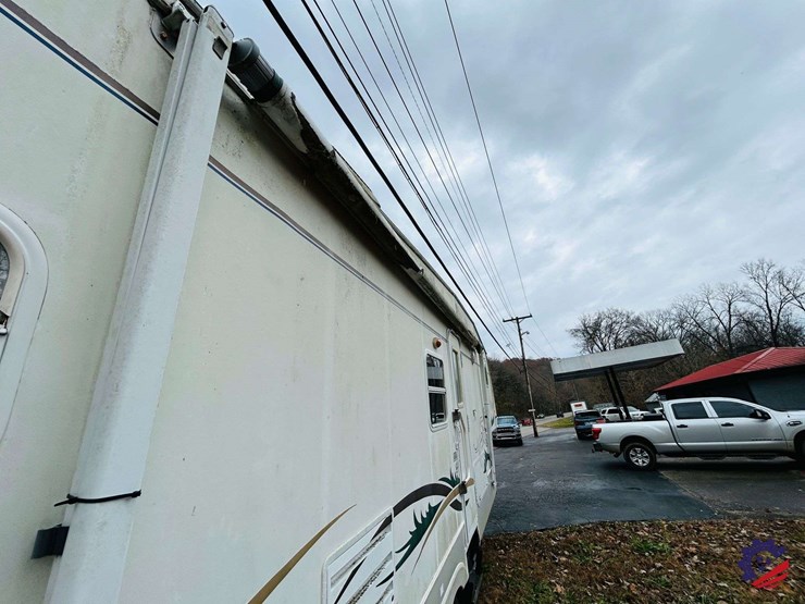 2003-forest-river-wildcat-28rk-t/a-camper-gooseneck-trailer-image-45