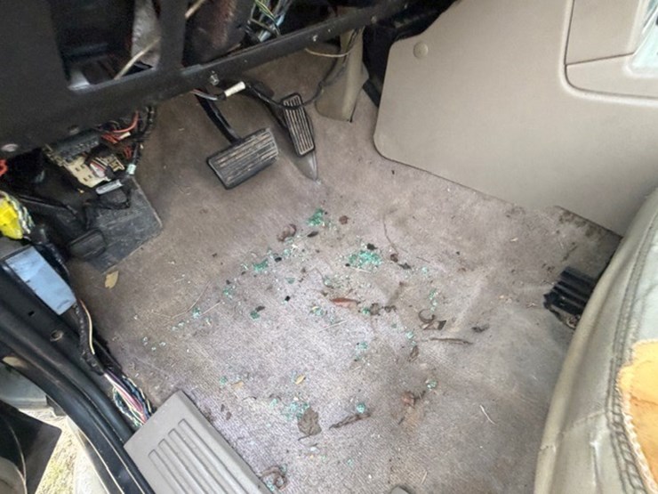 2004-gmc-1500-image-21