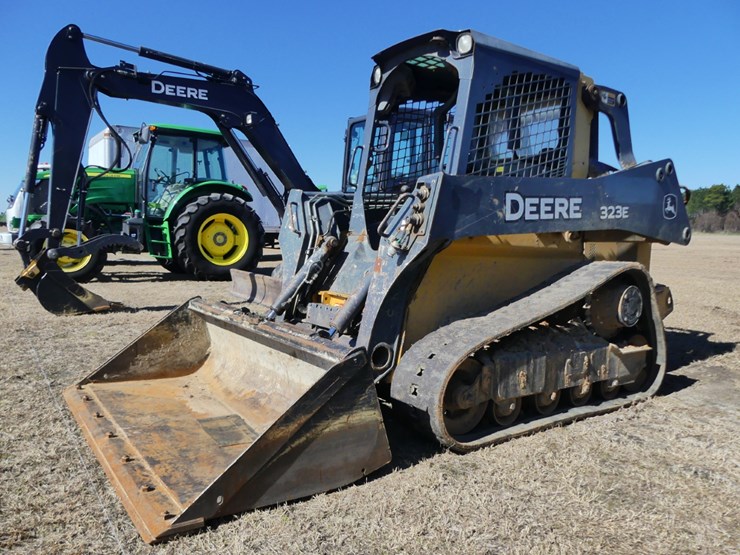 2018-deere-323e-image-1