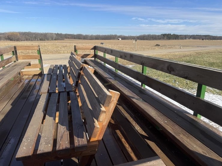 stoltzfus-18'-people-moving-wagon-image-6