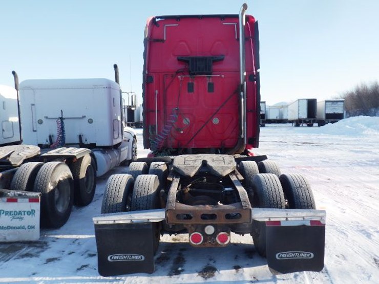 2013-freightliner-cascadia-125-image-10