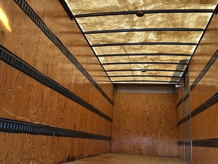 1998-isuzu-ftr-image-3