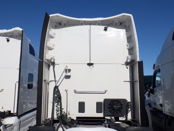 2021-peterbilt-579-image-17