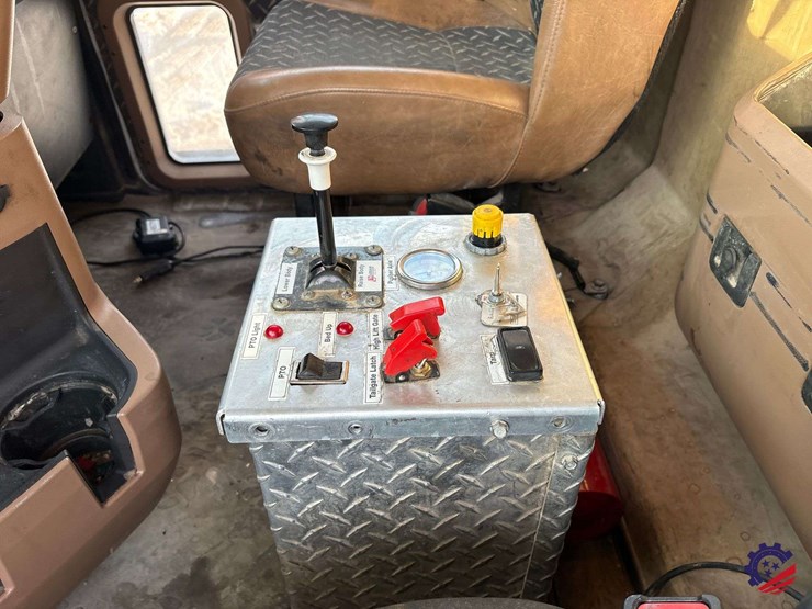 2017-mack-granite-gu713-image-54