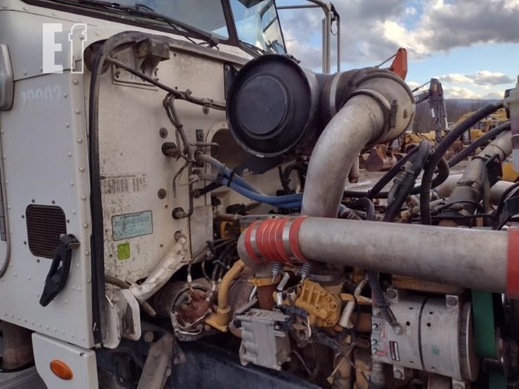 2008-peterbilt-365-image-18