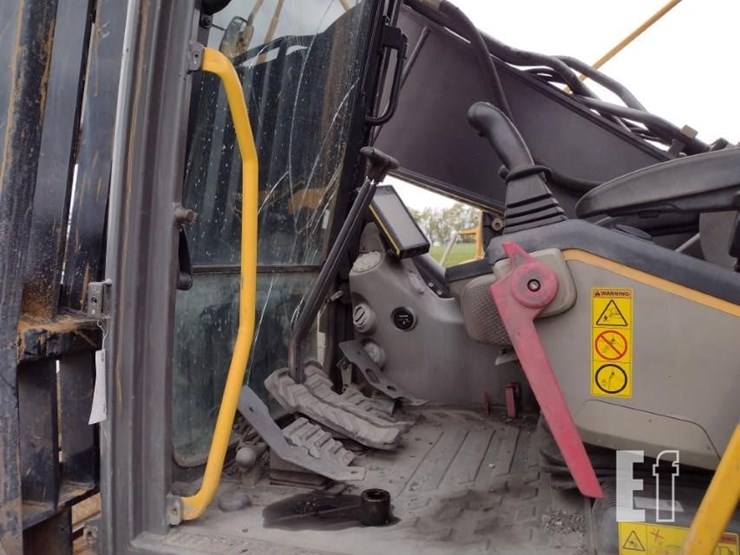 2015-volvo-ec220e-lr-image-17