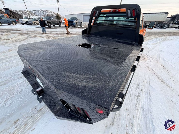 2015-chevrolet-silverado-3500hd-image-16