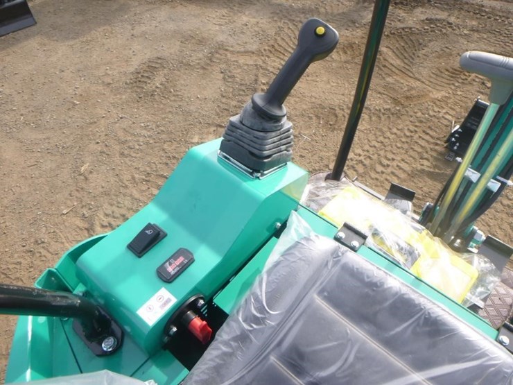 2025-agt-h15r-hydraulic-excavator-image-22