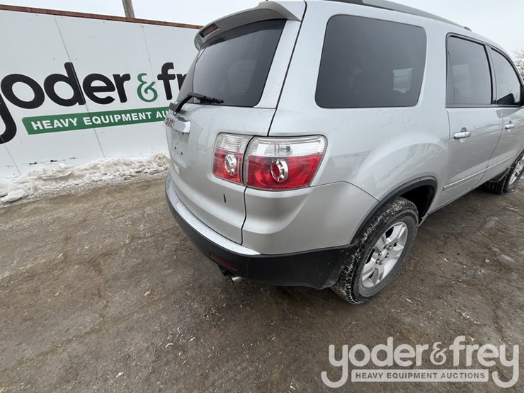 2012-gmc-acadia-image-32