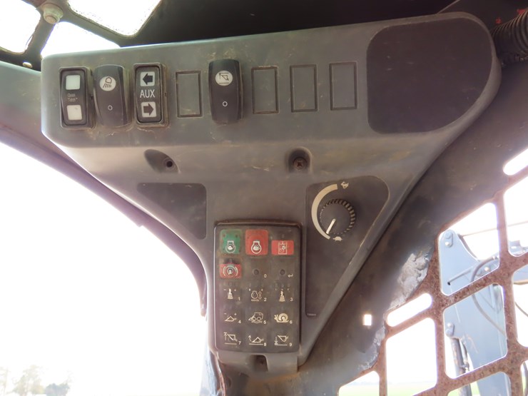 2018-deere-323e-image-15