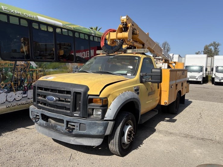 2009-ford-f550-image-1