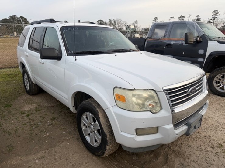 2011-ford-explorer-image-2