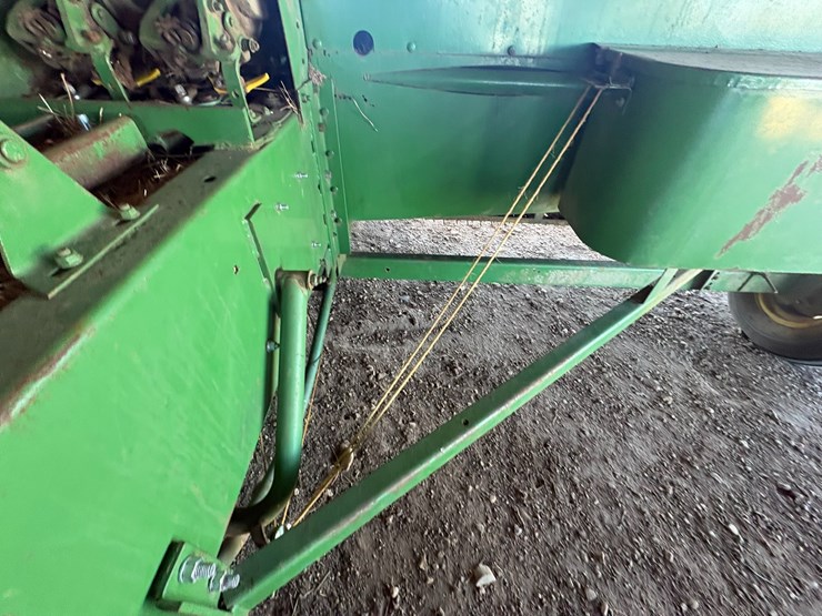 john-deere-336-image-39