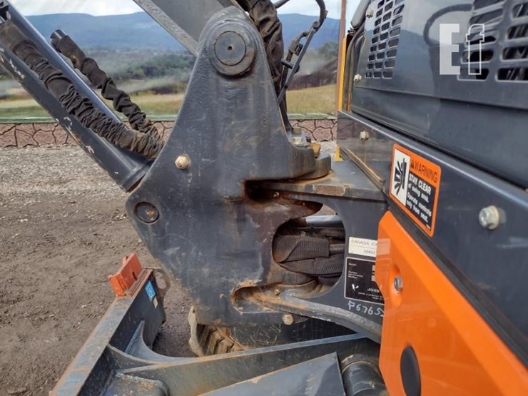 2022-deere-26g-image-23