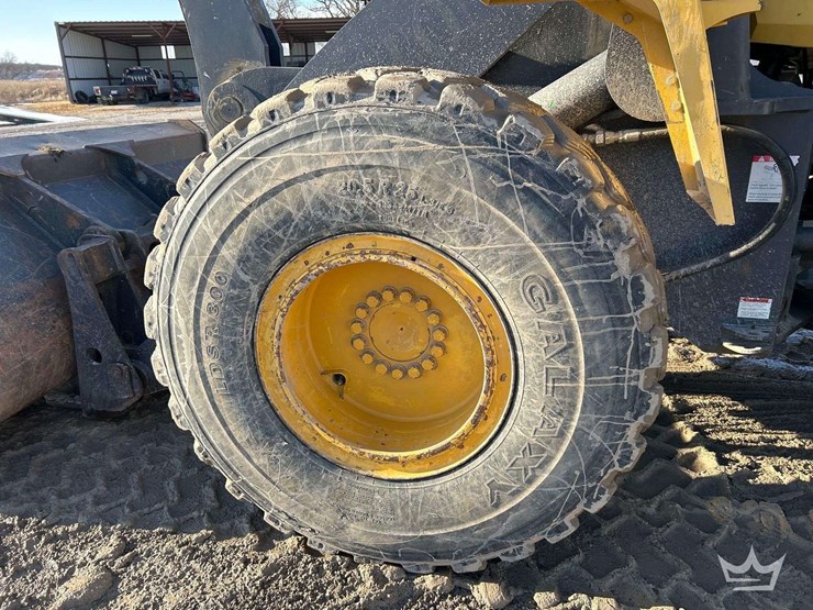 2013-komatsu-wa320-image-26