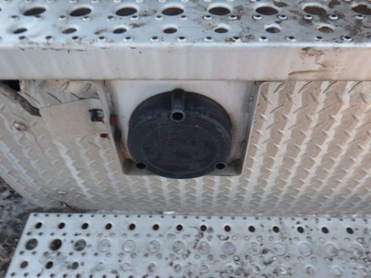 2018-freightliner-cascadia-126-image-4