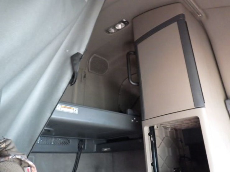 2017-freightliner-cascadia-125-image-6