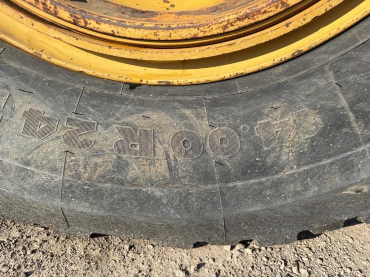 2005-caterpillar-143h-image-31