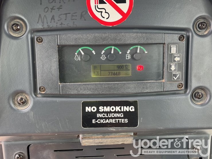 2016-deere-700k-lgp-image-21